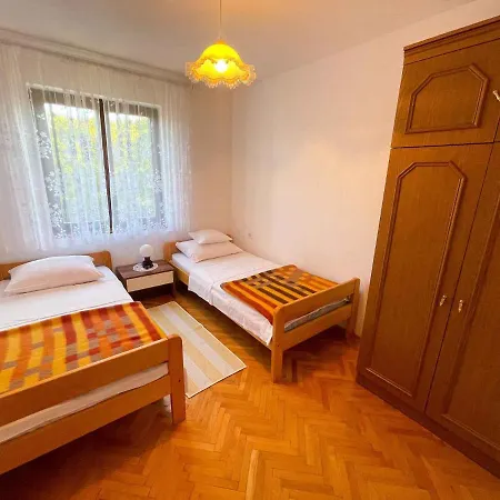In 42259 Apartment *